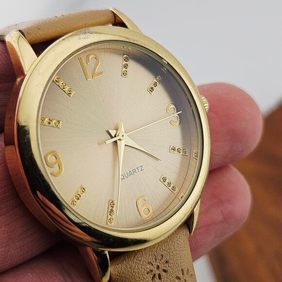 Quartz Womens Gold Tone Watch Golden Tan Laser Cut Floral Band Southwestern Vibe - Picture 3 of 6